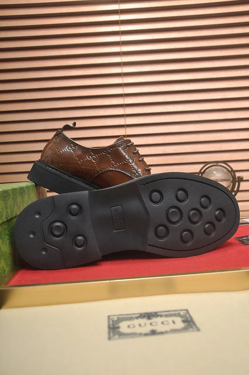 Men's shoes💰540💶Italy's top luxury men's shoe giant (GUCCI) (Gucci) (full cowhide lining) new arrival🍃Original European style🔰 Pleasant to the eye😍In order to make the shoes more durable and non-deformable🌀The production continues to follow traditional methods but there is still no lack of innovation💪Choose original sheepskin for the leather♻️ Smooth and natural And extra bright ⭐Made of imported cowhide, the first choice of rich people 38-45 (45 customized)